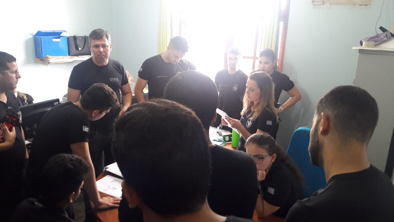 Alunos delegados assistem prisão em flagrante por tráfico durante aula prática